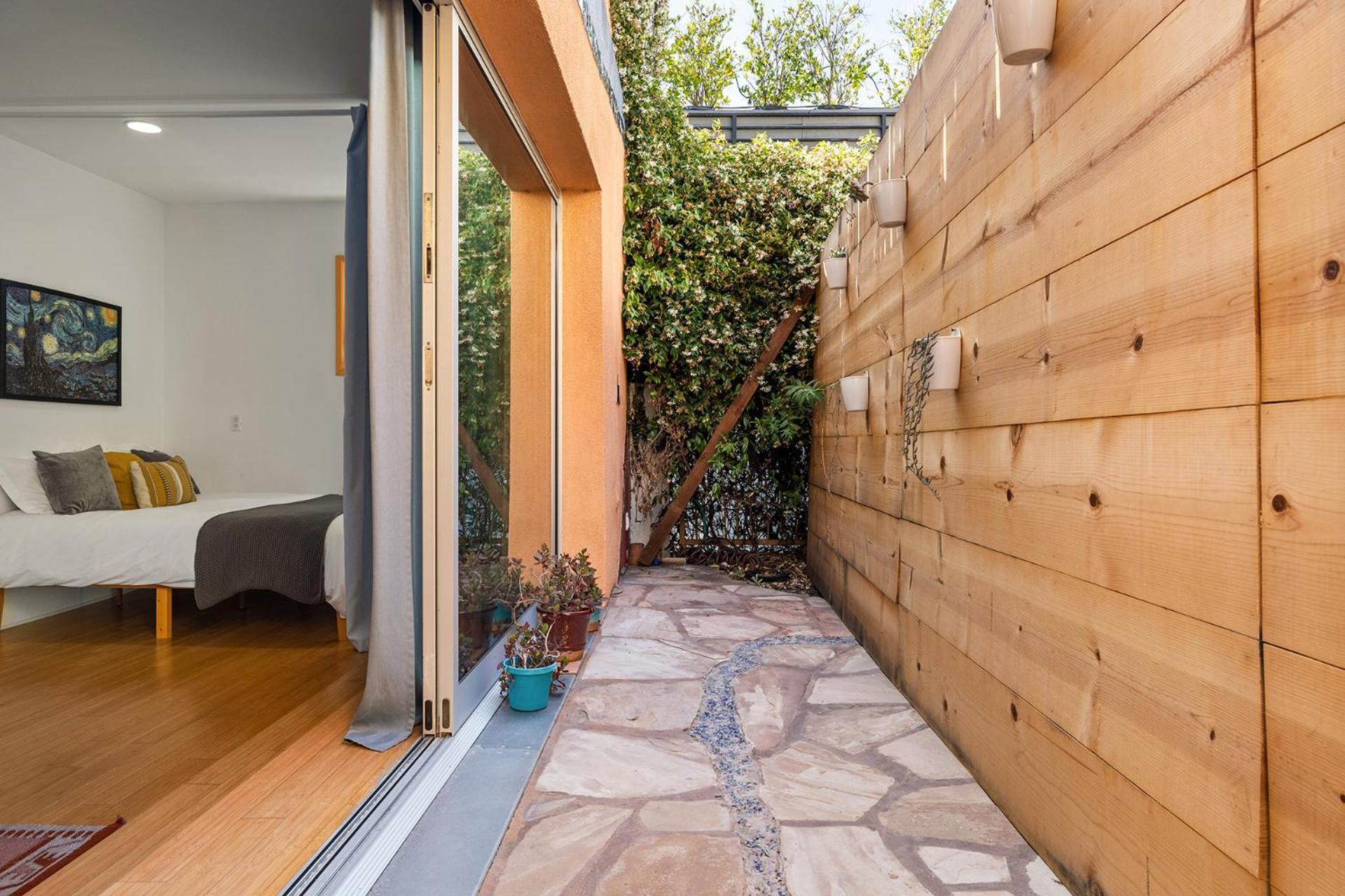 Artsy Venice Canals W/rooftop & Sauna Apartment Los Angeles